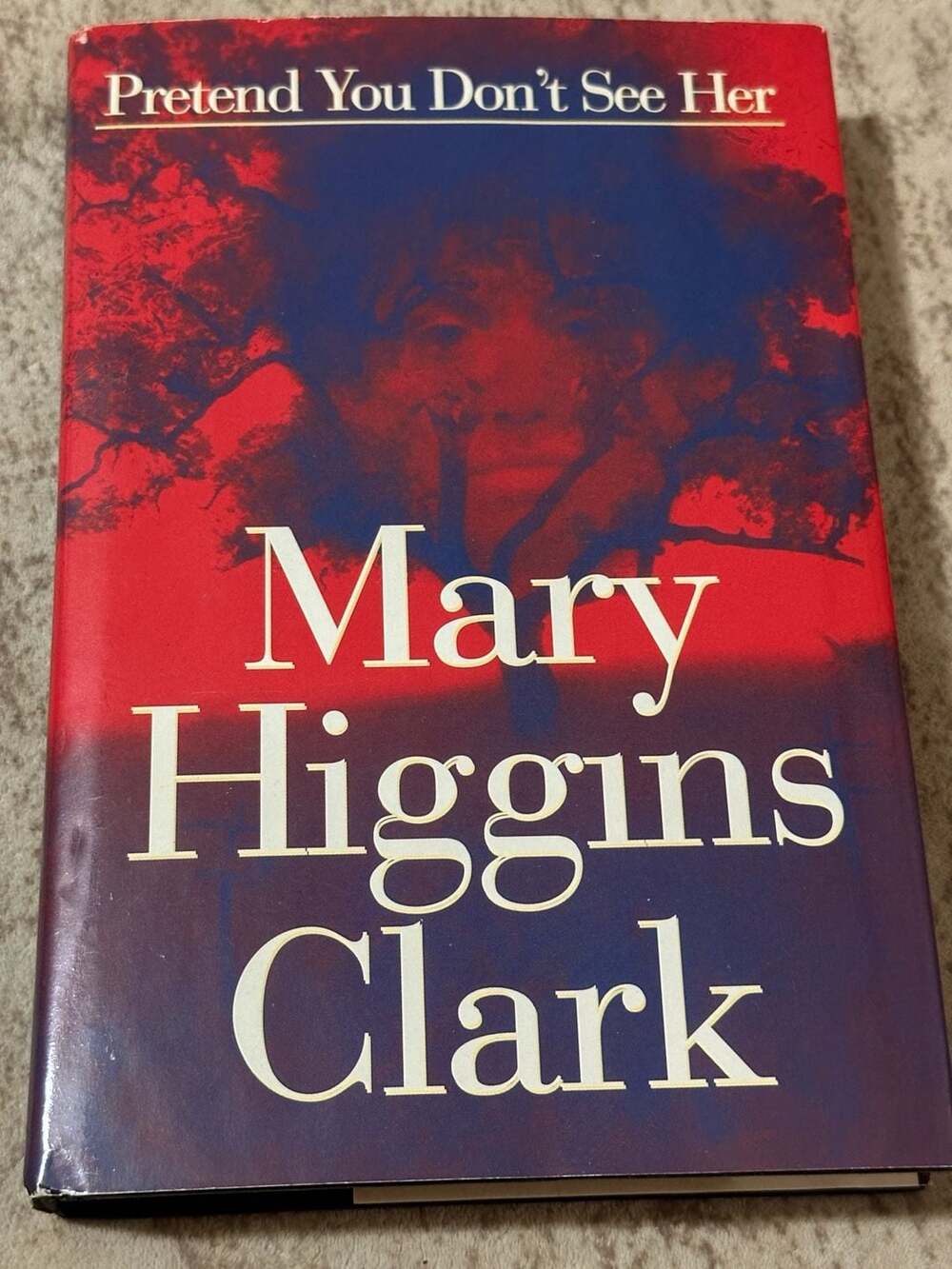 Pretend You Don't See Her by Mary Higgins Clark, Large Print Hardcover